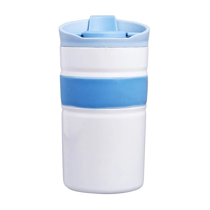 Tassa de cafè de viatge de plàstic blau amb tapa abatible